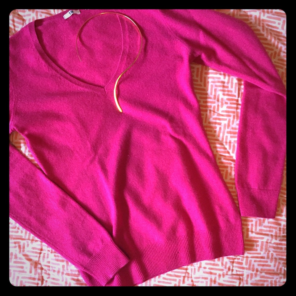 100% Cashmere Fuchsia Sweater